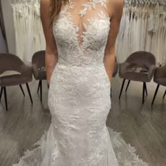 Maggie Sottero Wedding Gown - Picture 3 of 8